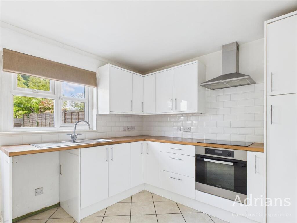 KITCHEN / DINING