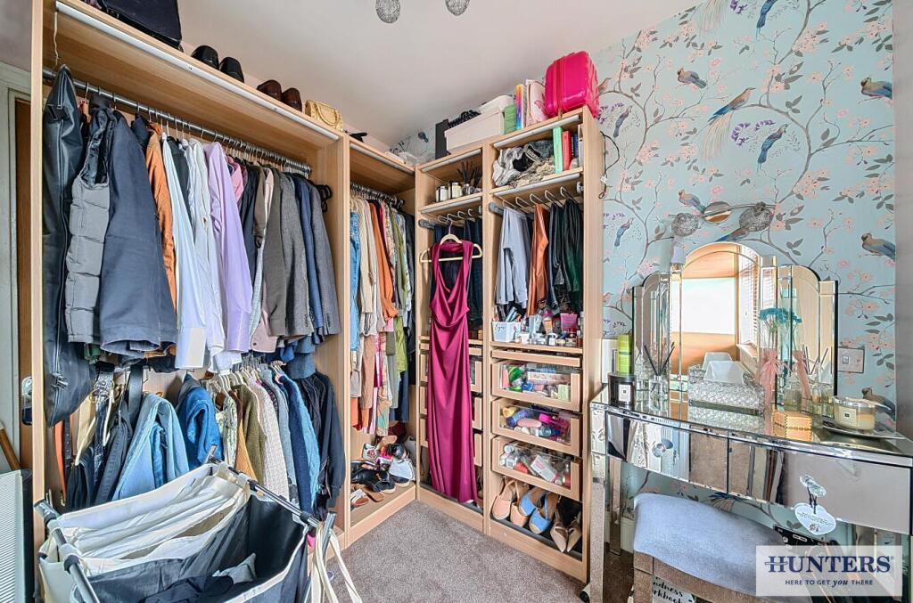 Bedroom 4/ Walk in wardrobe