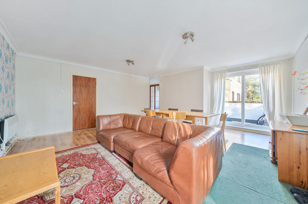 1371022-7-68f6519...