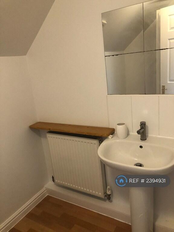 Bathroom (4) - Second Floor Ph(2)