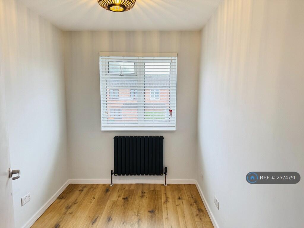 Midsize Bed Room