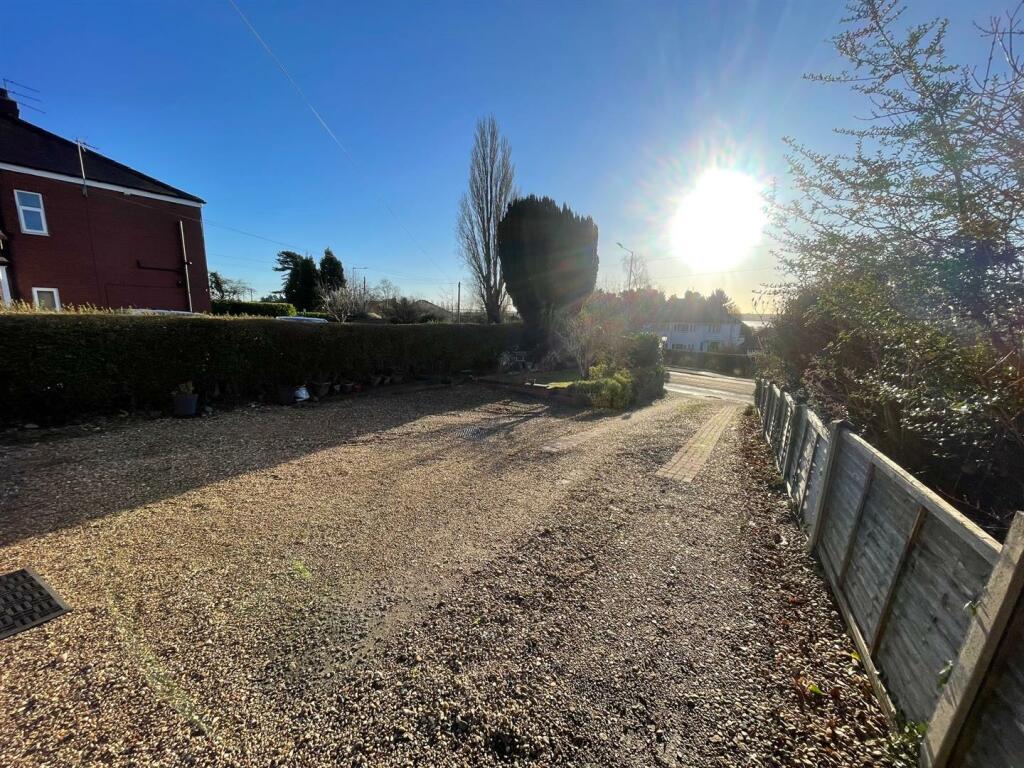 Front Driveway.jpg
