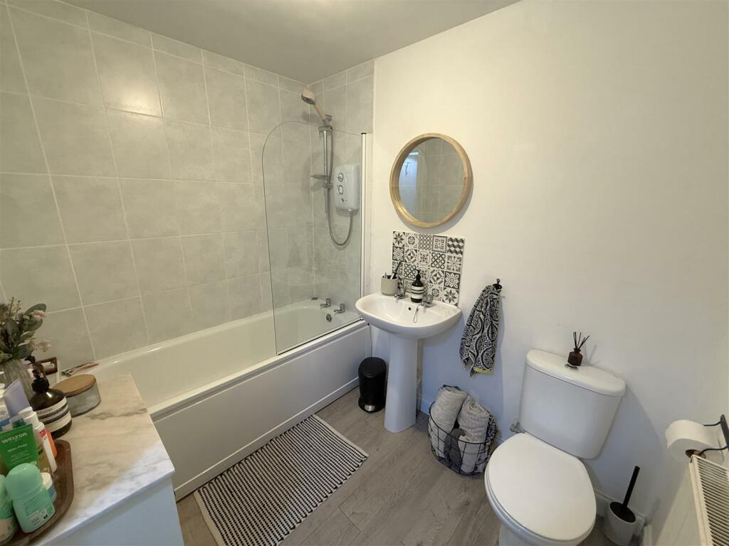 Bathroom.JPG