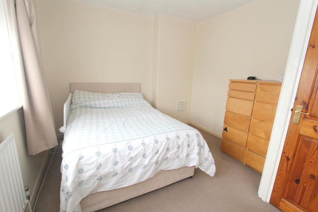 bed 1b.jpg