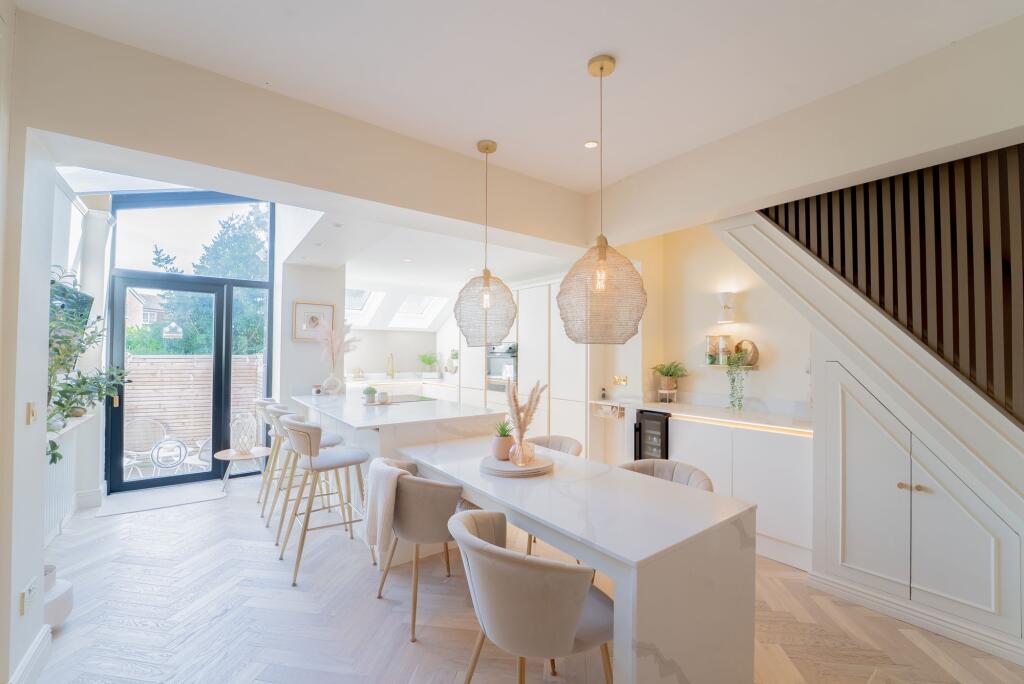 Kitchen / Dining