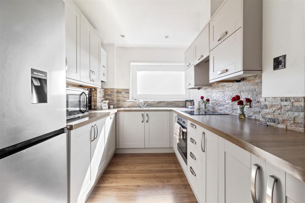 wells court, 11-005.JPG