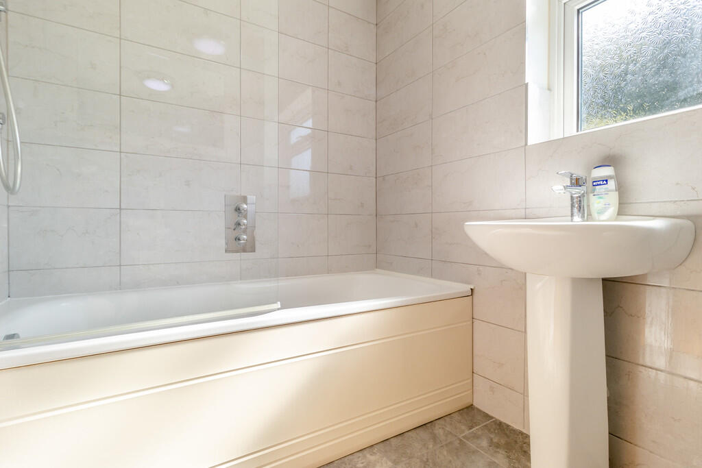 8643607-interior0...