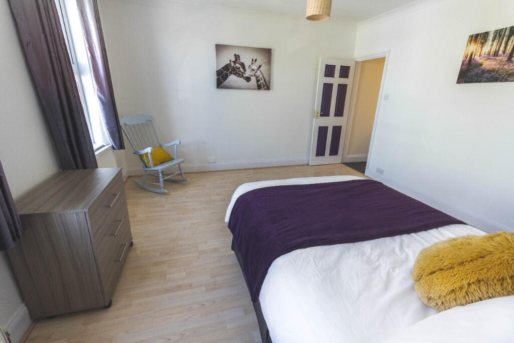 Purple Room £825pcm
