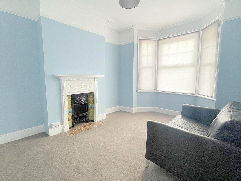 lounge a 1.jpg