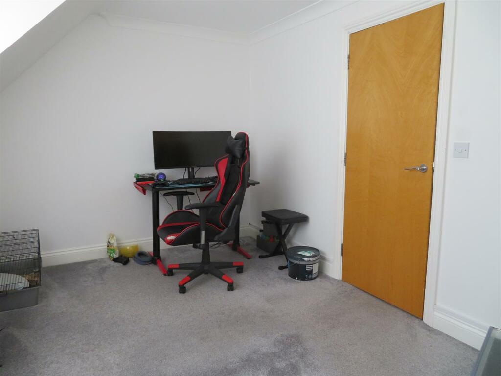 2 Terence  Bed2a.JPG