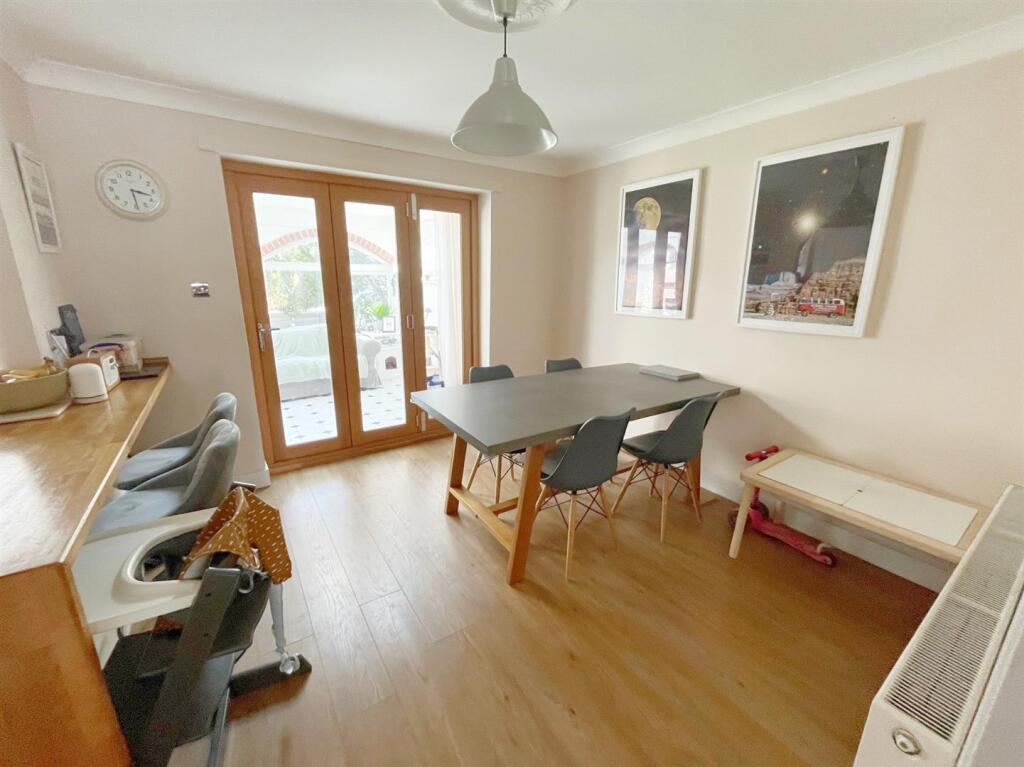 Dining area through to kitchen.jpg
