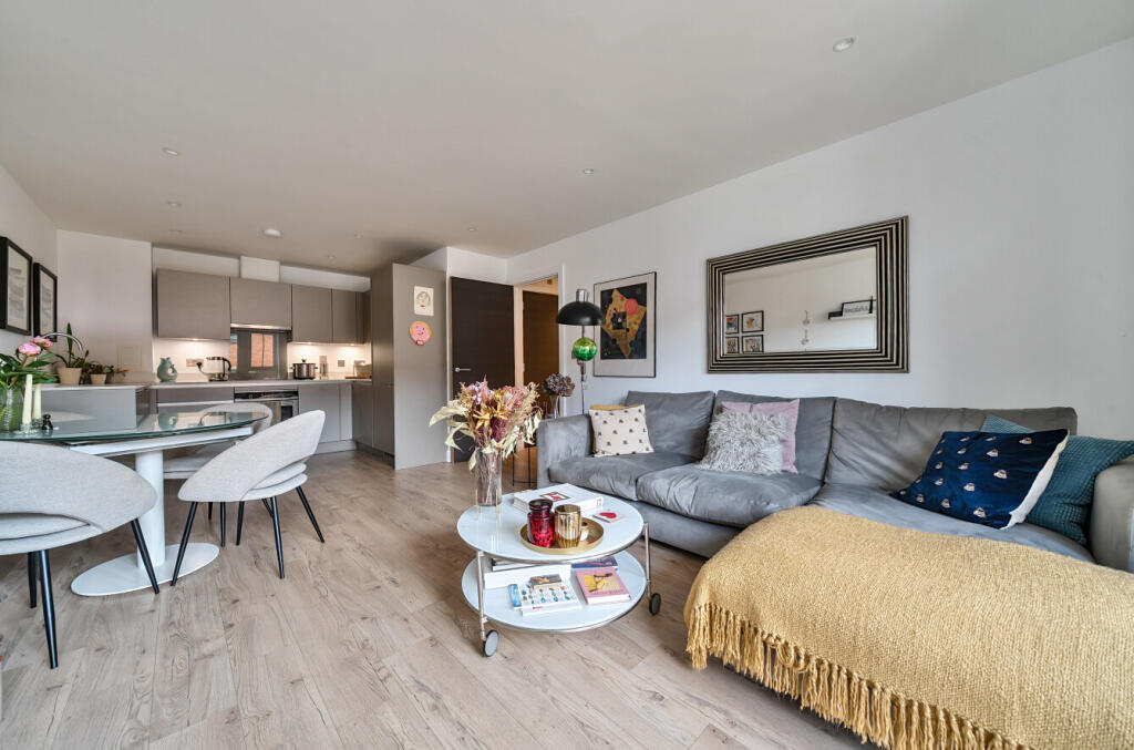 1305532-18-684311...