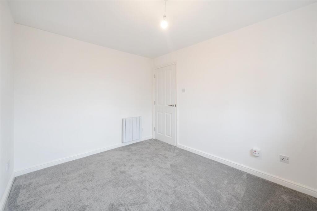 Flat 3, Islington Court, Towcester (10).jpg