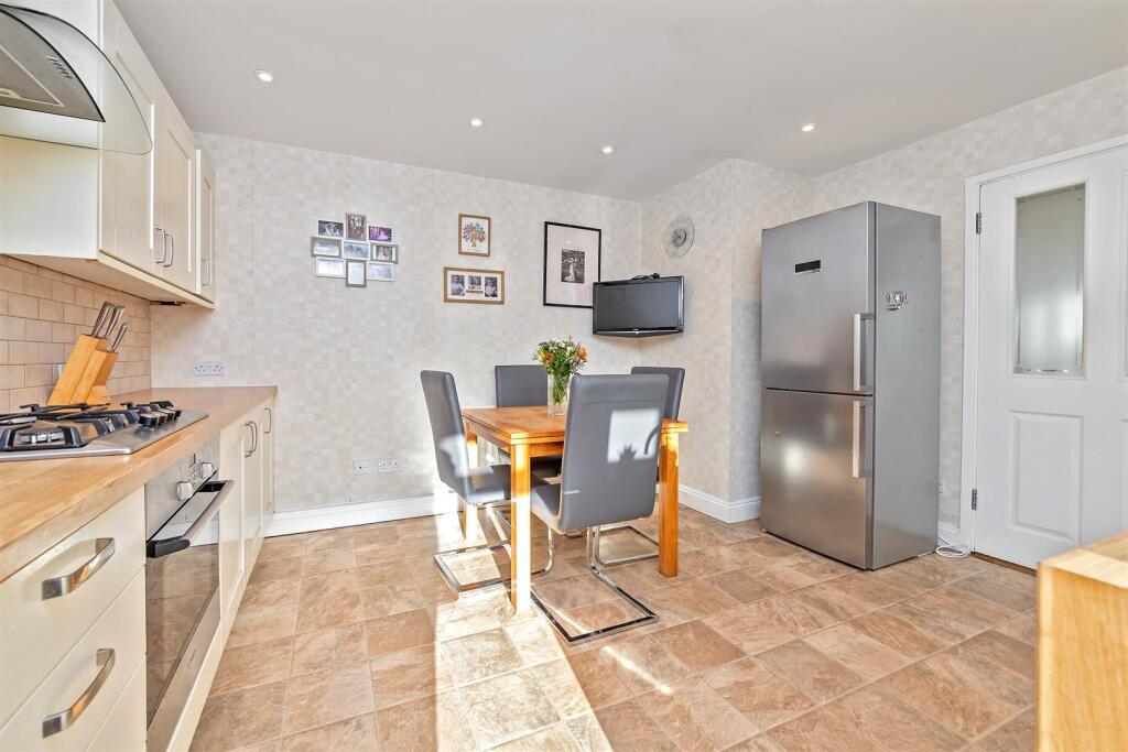 26KitchenerClose-16.jpg