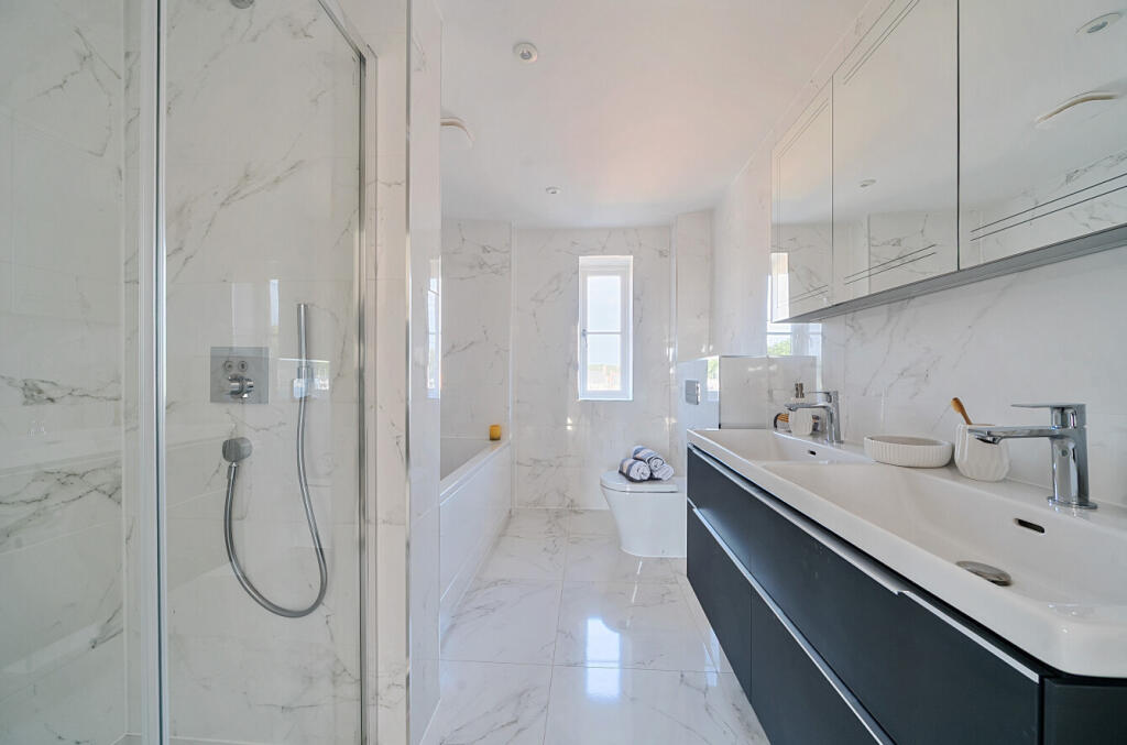 1297030-4-6830b8d...