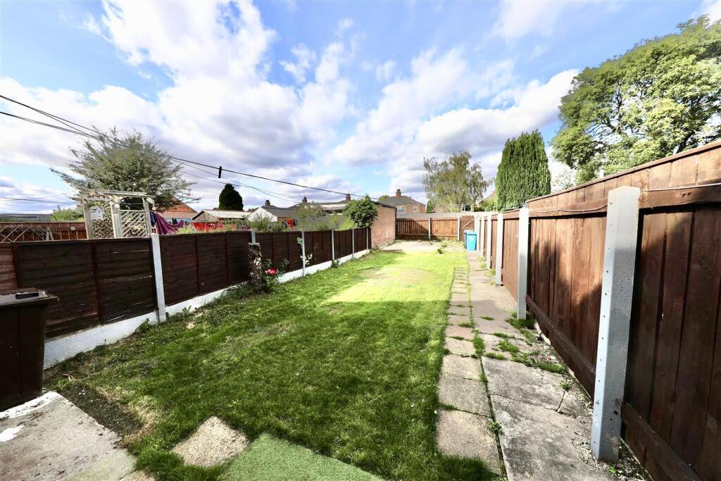 18 MurrayField - Outside 3.jpg
