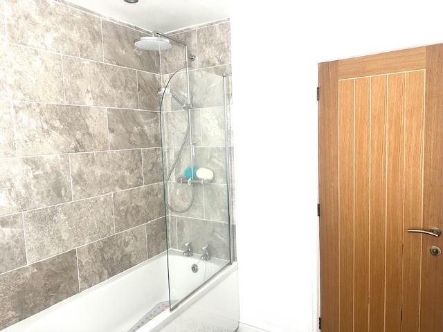 19 Collinsfield Bathroom 2.jpg