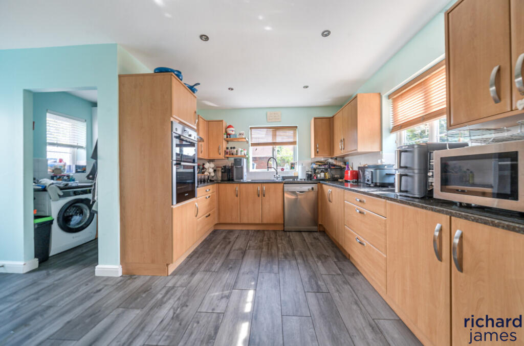 1adb104af1864e4f94b92a4daf7f0abb