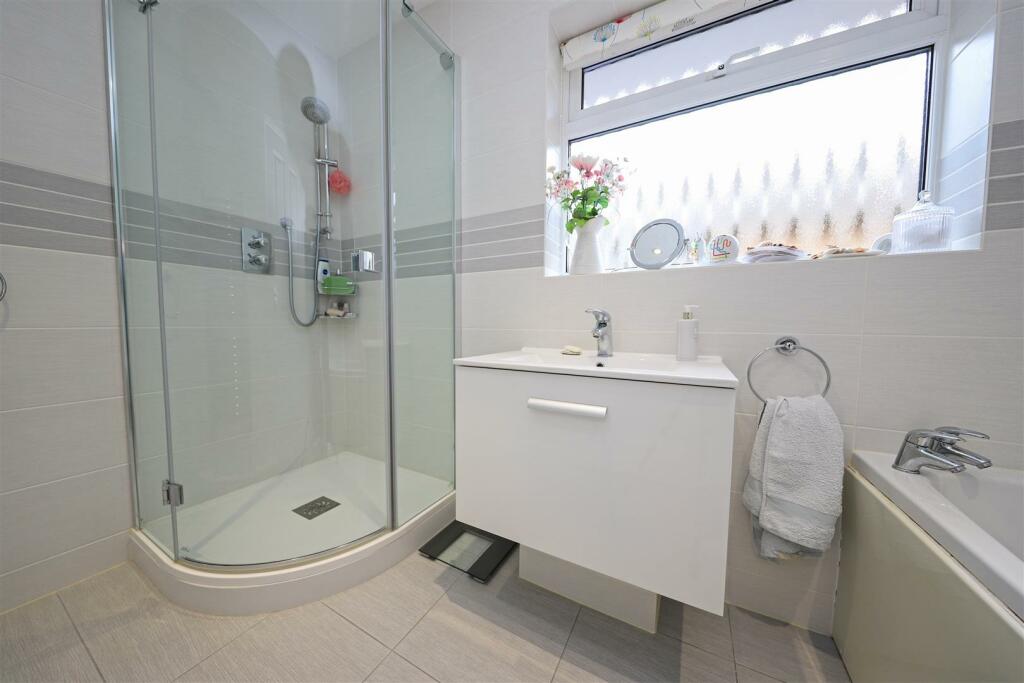 nicholas james glynn road west bathroom 2.jpg