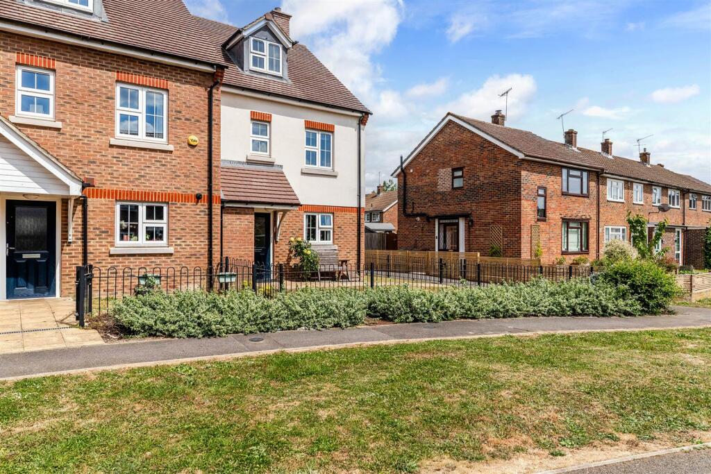 FIELDOAKS WAY (6).jpg