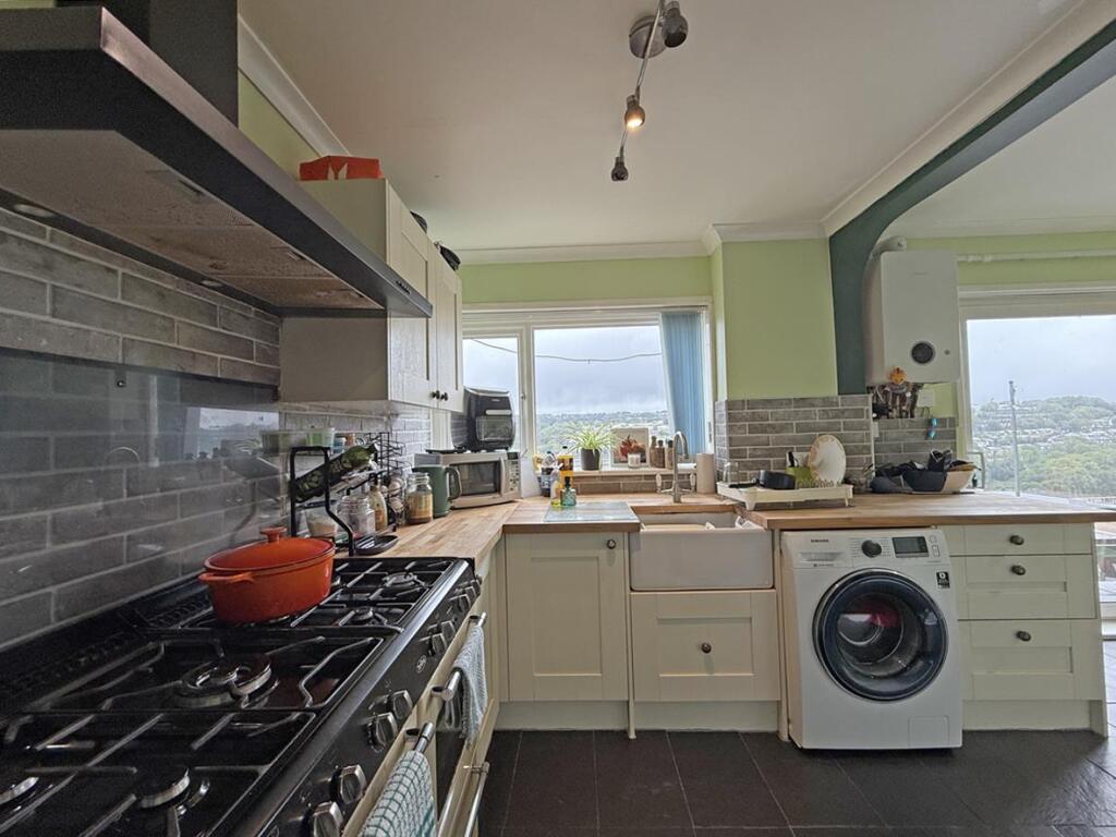Cockington Walk 14 - Kitchen.jpg