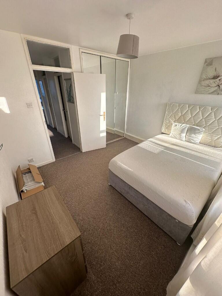 Highcliffe Drive, London, SW15