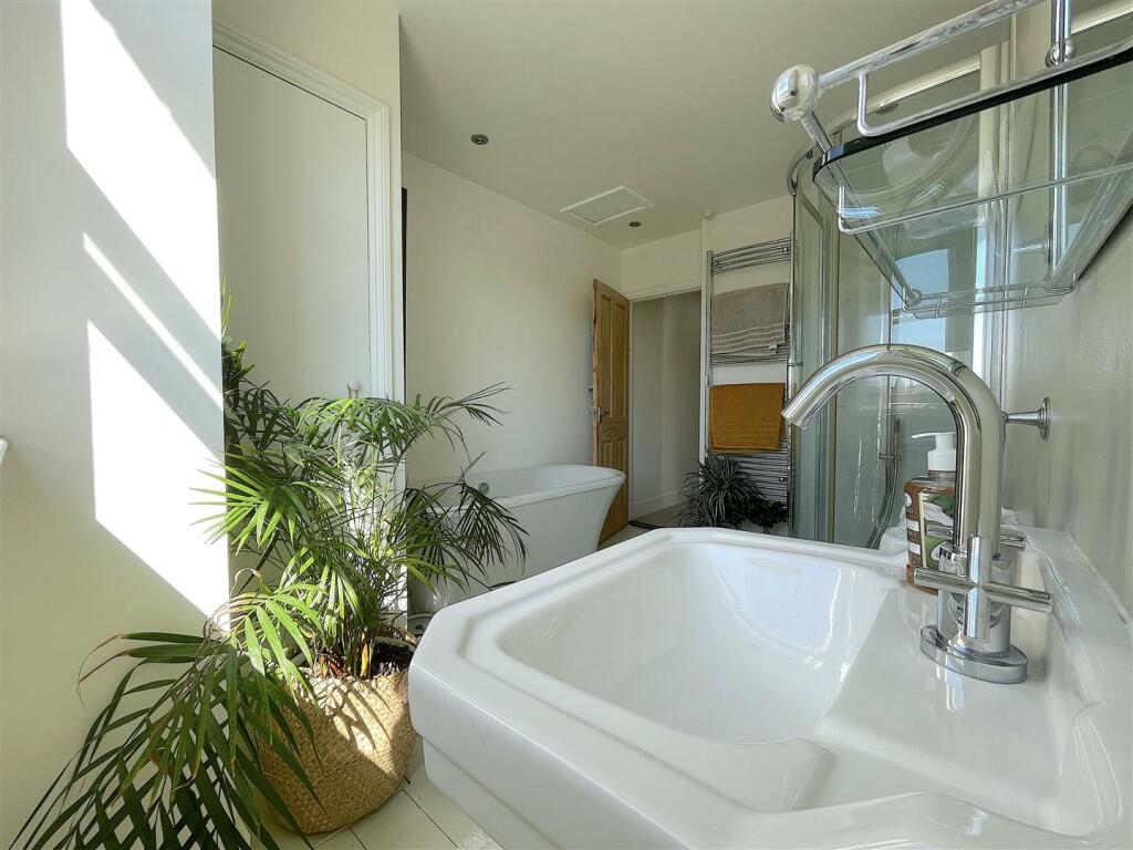 Bathroom (4).jpeg