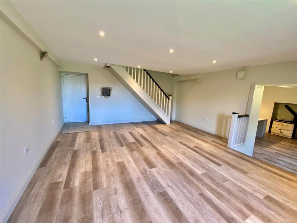 cp sitting room 2.jpg