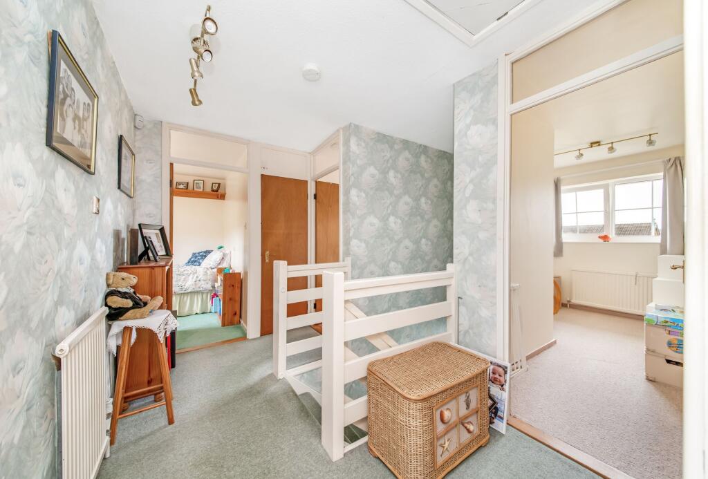 FIRST FLOOR LANDING