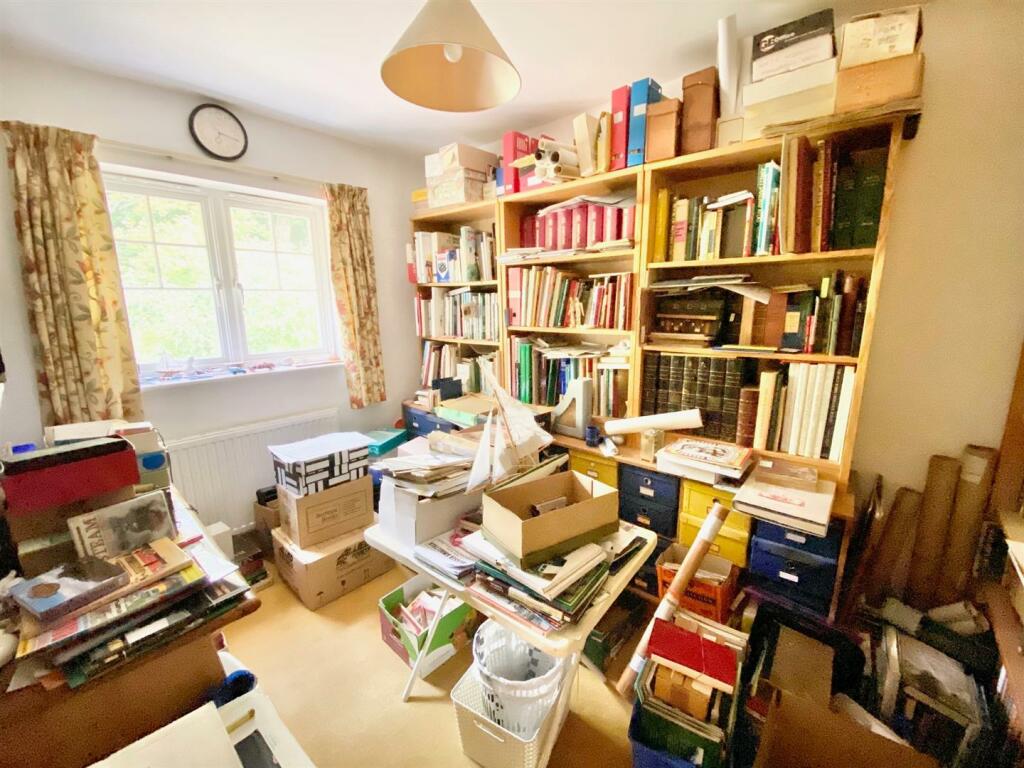 Bedroom 4.jpg