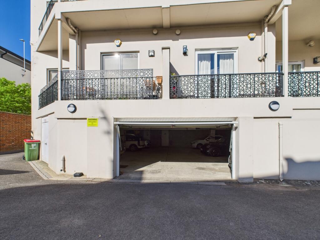 CAM01740G0-PR0371-STILL006