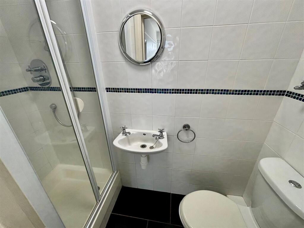 Downstairs Shower.jpg