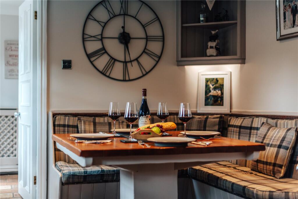 Kitchen Dining Area