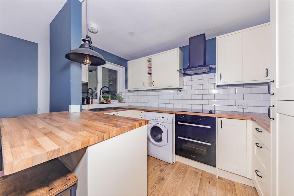2 Kinghorne Court Dundee-2.JPG