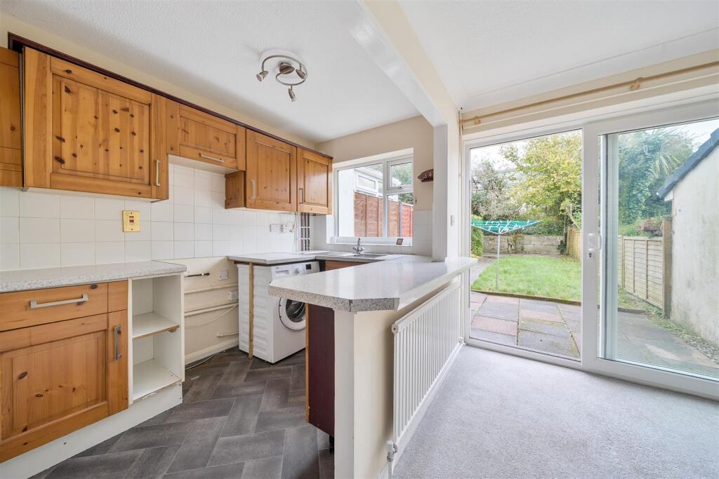 Eizabeth Close Kitchen Dining.jpg