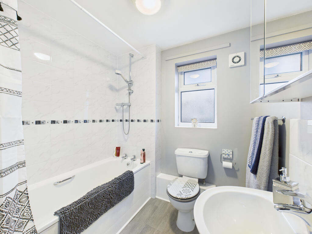 CAM02536G0-PR0025-STILL003