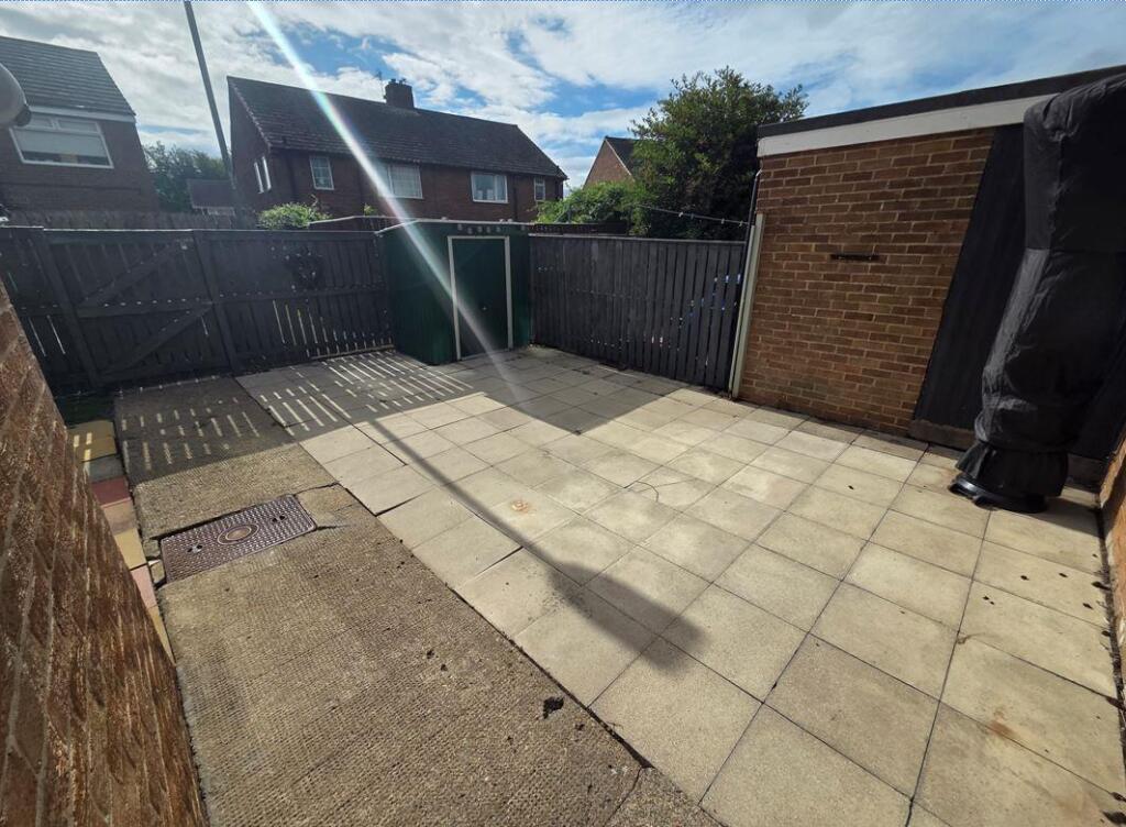 18 dovedale back garden 2.JPG