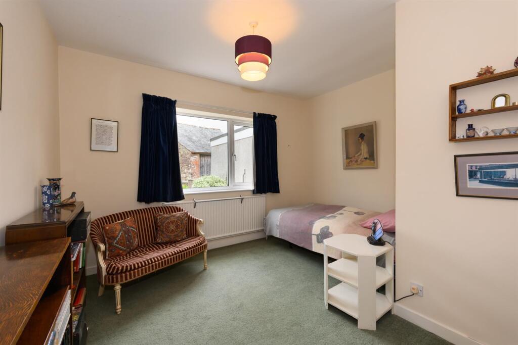BEDROOM 2