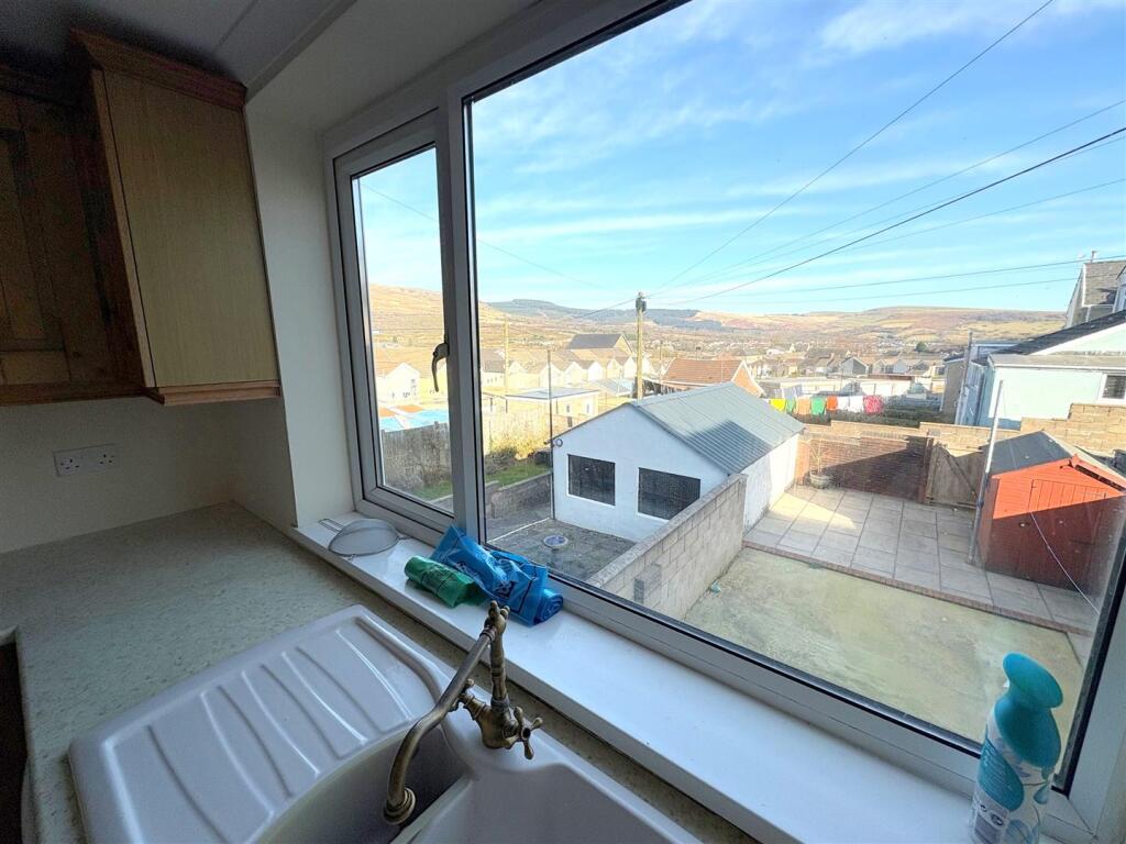 Kitchen View b.jpg