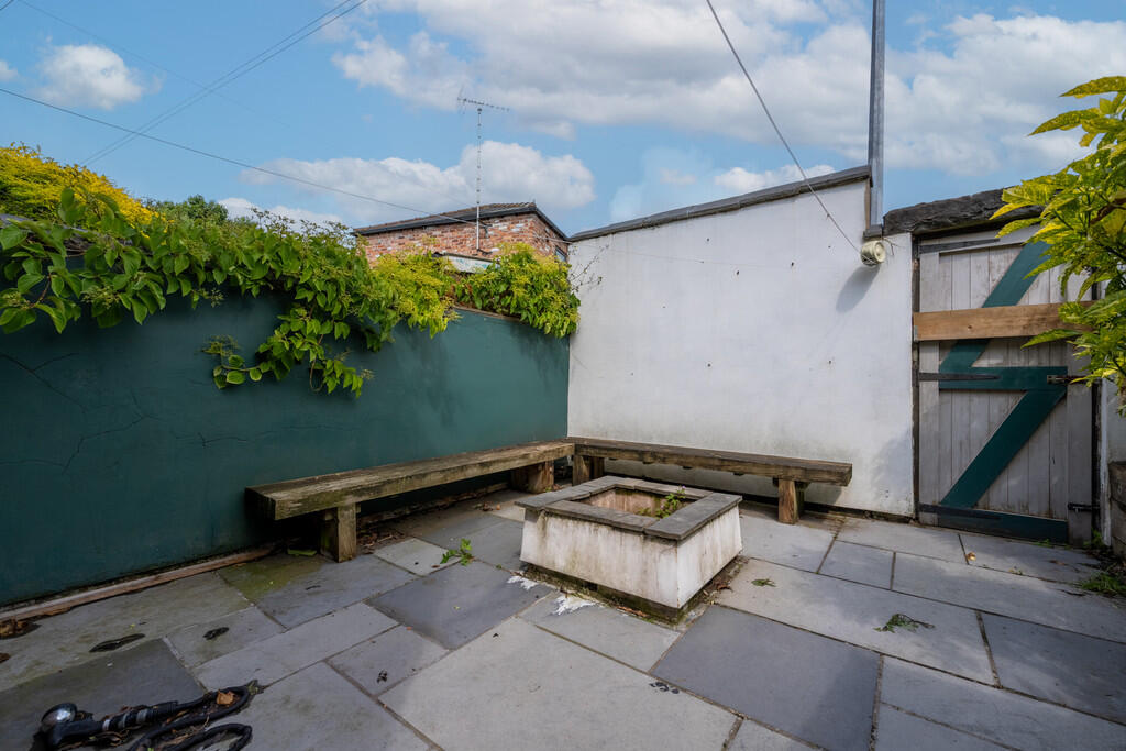 19 Prescot Street...