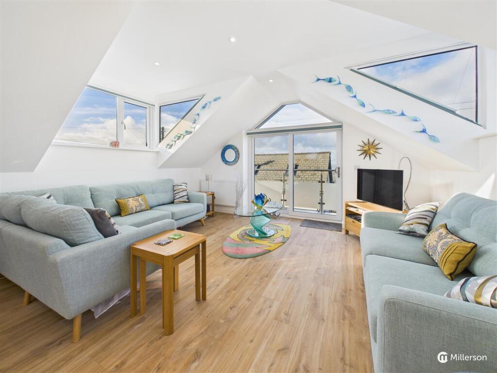 OPEN PLAN LIVING ROOM