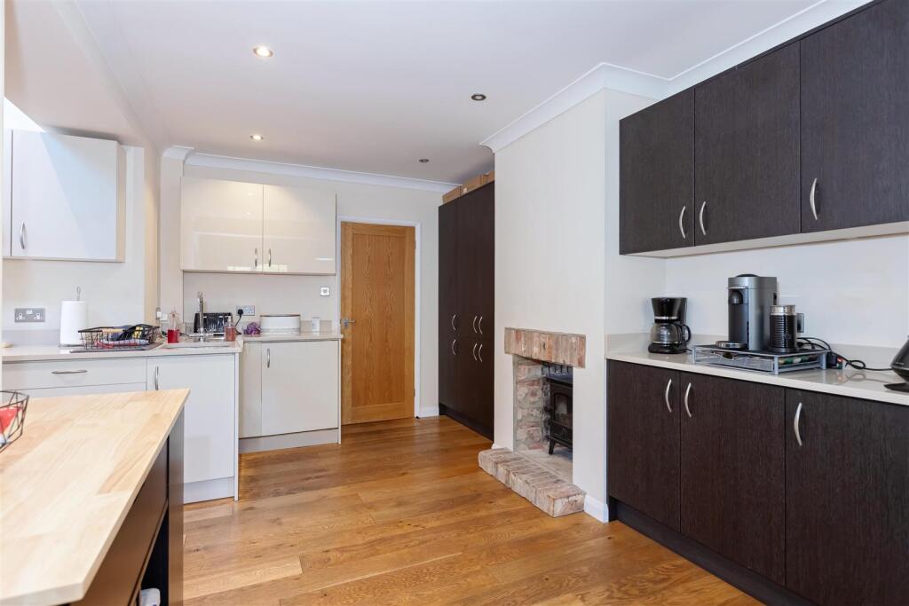 Cowdray Drive_15.jpg