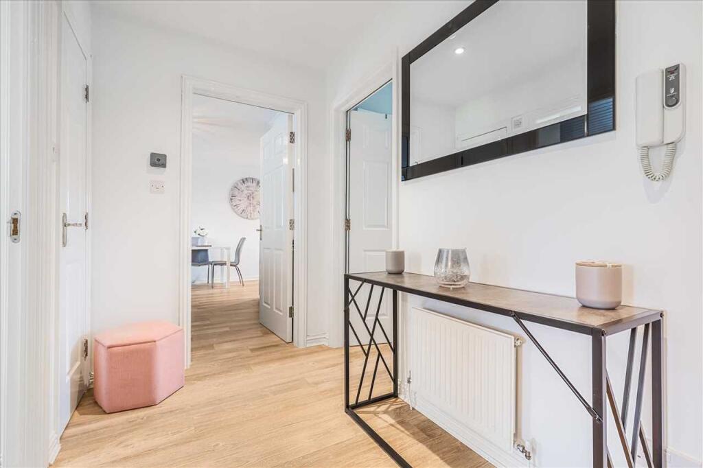 Entrance Hallway (1)