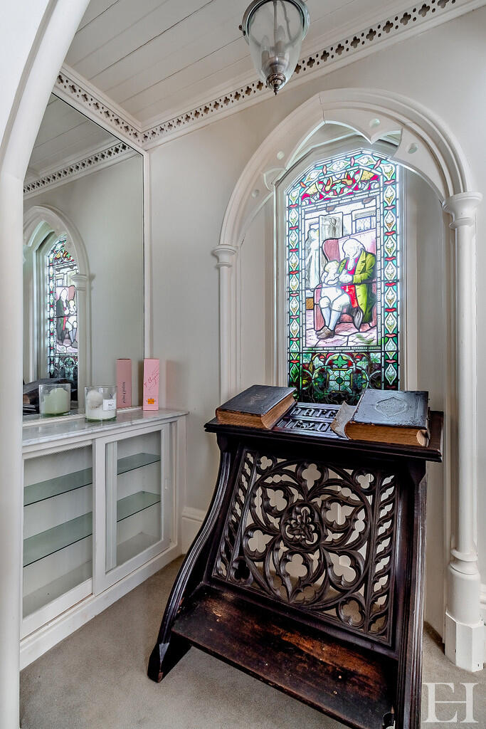 8635654-interiorW...