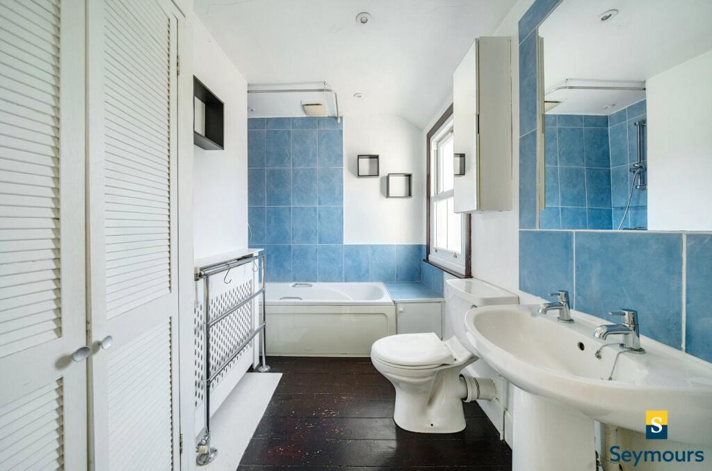 En-Suite Bathroom