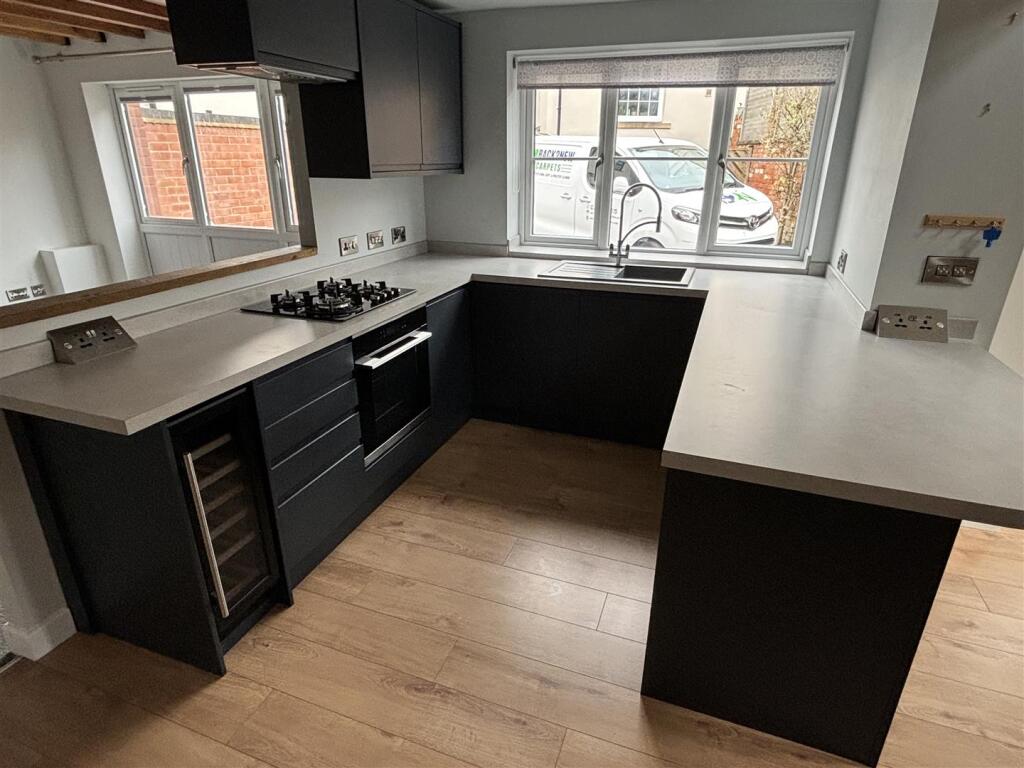 Dining kitchen area