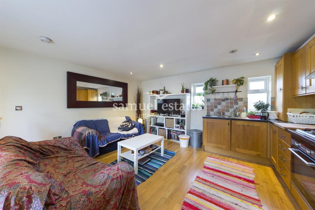 Living Room / Kitche