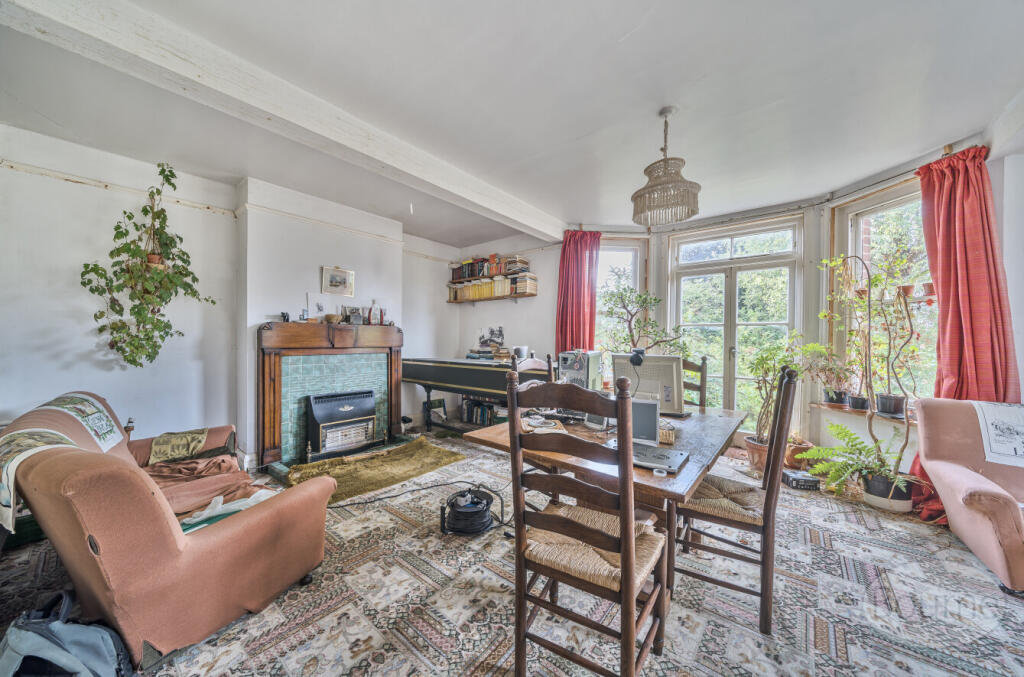 8b6b4c73-eeaf-401...