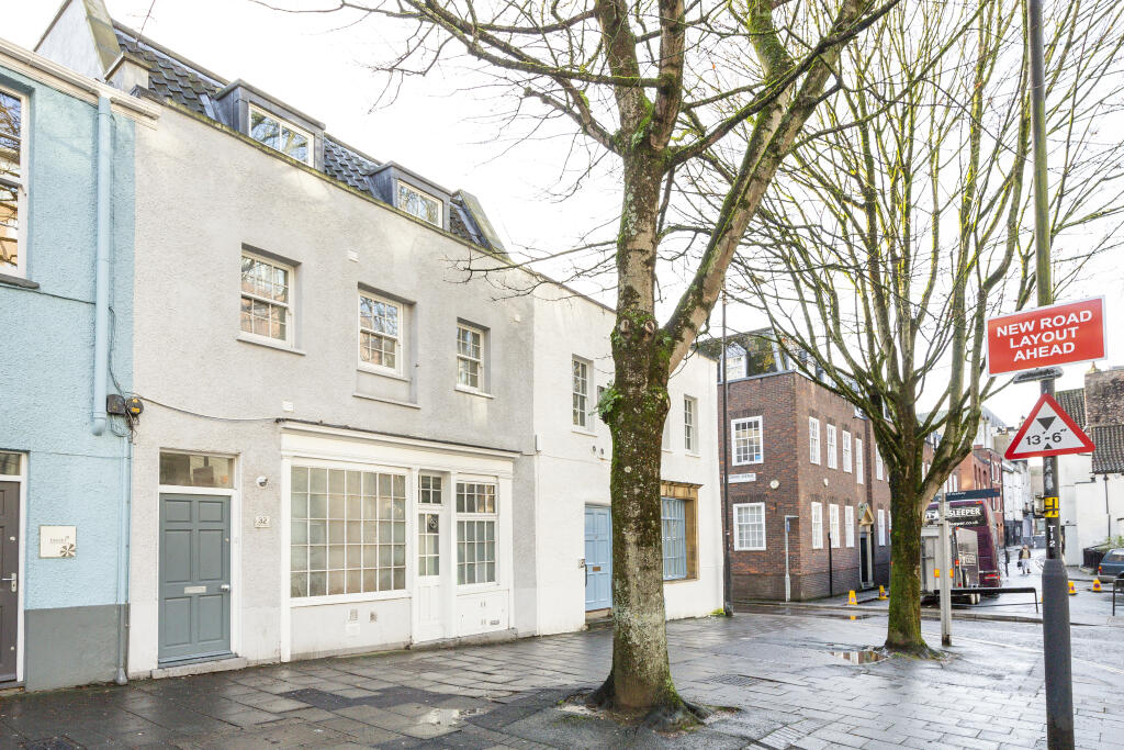 32 Frogmore St.jpg