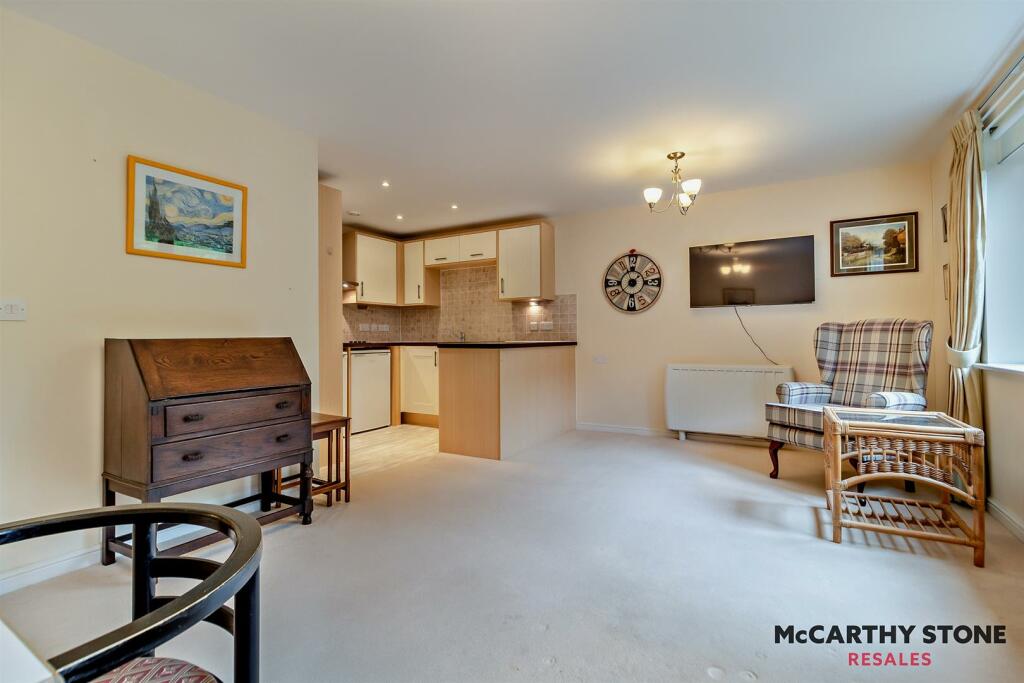 8592343-interior02-800.jpg